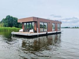 Surla Houseboat "Walvis" Kagerplassen with tender เรือพักในBuitenkaag