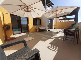 Apartamento en Águilas con amplia terraza y piscina, hotel ad Águilas