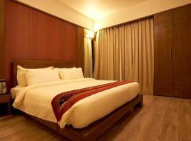 FabHotel Prime Ivy Studio, hotel dekat Bandara Internasional Pune - PNQ, Pune