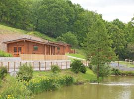 Kingsford Farm Lodges, hotel with parking in Whitestone