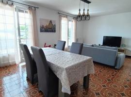 Les jardins Ducarouge 2 climatisé, hotel in Digoin