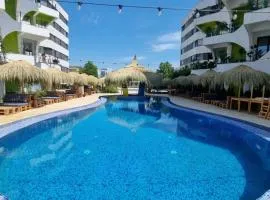 Ella Luxury Apartament Piscina & Parcare