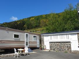 Ideal rural location for beaches, hills and town, vacation rental in Bow Street