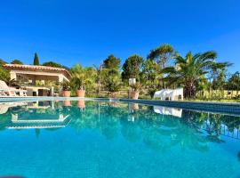 Villa La Source 83 - room close to St Tropez, nakvynės su pusryčiais namai mieste Kogolenas