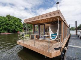 Hausboot AHOI hochwertiges Hausboote mit großer Terrasse und Kamin, hotel a Hamburg