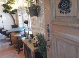 L Estello, Village house in Provence