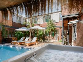 Verde Madera Hostel B&B, hotel s jacuzzi v destinaci Santiago