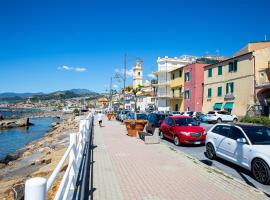 La casa di Tina a 20 metri dal mare, apartament din Santo Stefano al Mare