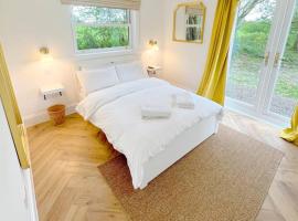 Orchard Cottage - Kent, cheap hotel in Lyminge