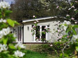 Orchard Cottage - Kent, מלון בLyminge
