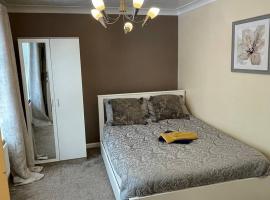 1 Double room in a quiet cul de sac classy area in a shared house, location de vacances à Bristol