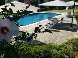 Case in campagna con piscina a Todi