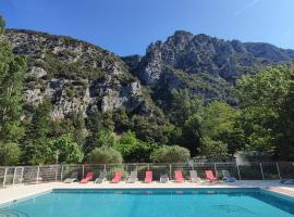 Le Moulin du Pont D'Aliès、アクサの格安ホテル