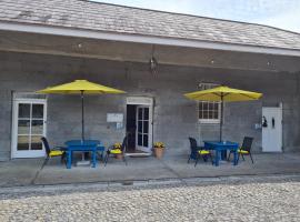 Loughcrew Courtyard House, hotel in Oldcastle