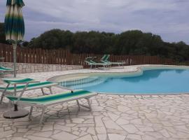 agriturismo gli olivastri appartamento raggio di sole , con piscina e vista mare ,climatizzatore,wifi, üdülőház Aglientuban