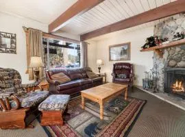 Bear Trap Cabin - Nice cabin in a quiet area with hot tub!