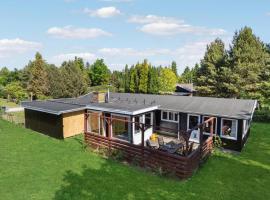 Cozy Home In Væggerløse With Wifi