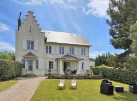 Beautiful Home In Benerville-sur-mer With Wifi And 4 Bedrooms, local para se hospedar em Bénerville-sur-Mer