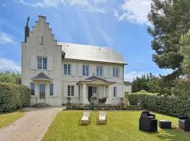 Beautiful Home In Benerville-sur-mer With Wifi And 4 Bedrooms