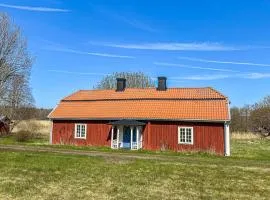 Awesome Home In Valdemarsvik With 2 Bedrooms