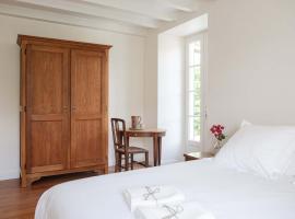 Maison Gamboia, chambres d'hôtes au calme avec jardin, hotel a Hasparren