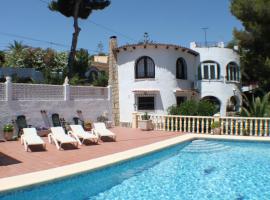 El Cisne - holiday home with private swimming pool in Benissa、Pedramalaのホテル