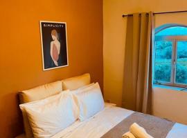 Lovely 3 bedroom in Siggiewi, hotel v destinaci Siġġiewi