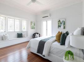 Pet Friendly Family Home 3km to CBD, hotel em Brisbane