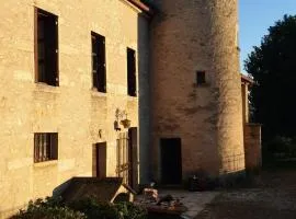 2 CHAMBRES DANS MAISON EN PIERRE ATYPIQUe