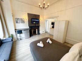 Erin Court Mansions - Suite 10: Croydon'da bir otel