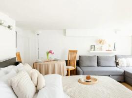 Garden flat on leafy Cator Estate in Blackheath, country house in London