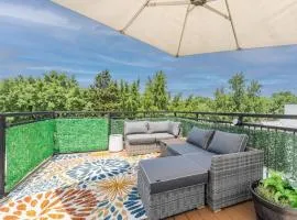 Luxe City Retreat Roof Deck Getaway