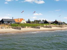 Nice Home In Juelsminde With Wifi And 2 Bedrooms, bolig ved stranden i Juelsminde