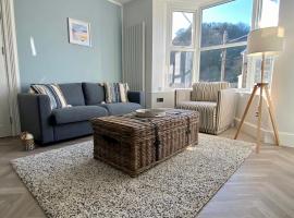 ‘Sandy Bottom’ - Apartment by the sea, hotel a Combe Martin