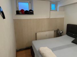 CHEAP ROOM IN A SHARED APARTMENT IN Mulheim, GERMANY, sted med privat overnatting i Mülheim an der Ruhr