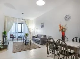 HUGE 3 Bedroom Apartment Beach Front (City View)