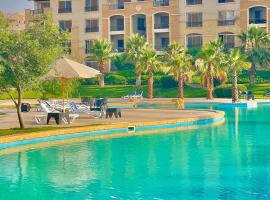 Ultra Luxury 3BR with Pools ,Sports ,Dining in Gated compound, Close to all sites, hotel no Cairo