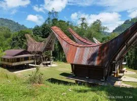 Tongkonan Layuk Kalembang Homestay