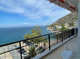 AGORA luxury APARTMENT 4, hotel i Loutraki