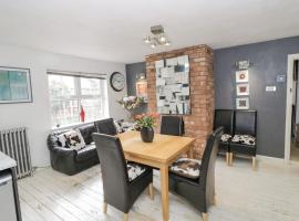 Lovely Comfortable 3 Bed Home, Worcester, отель в Вустере