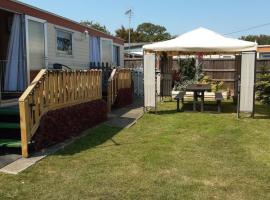 Gina's Static caravan,118 Sandsgate, hotell i Hemsby