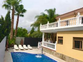 Villa Holiday, готель у місті Кастельйон-де-ла-Плана