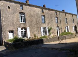 Gîte du Sacré-Coeur - Mauléon- proche Puy du fou, hotel di Saint-Aubin-de-Baubigné