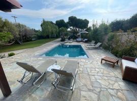 VILA KALIMERA private pool, hotel in Nea Potidaea