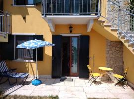 Casa Isabella II, trilocale in Erbezzo, Hotel in Erbezzo