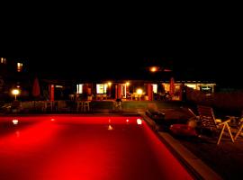 Villa (apartment A) — Pool — Lake Idro、Vestaのホテル