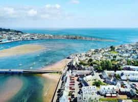 Beach Retreat Village Centre Location, apartment in Shaldon