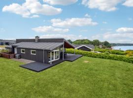 Awesome Home In Haderslev With Sauna, Wifi And 4 Bedrooms, bolig ved stranden i Haderslev