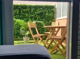 Afonso Galo Guest Apartments III, hotel i Almada