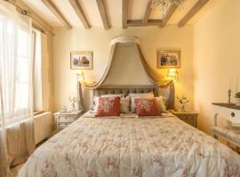 Le Clos des Roses, hotel with parking in Meusnes